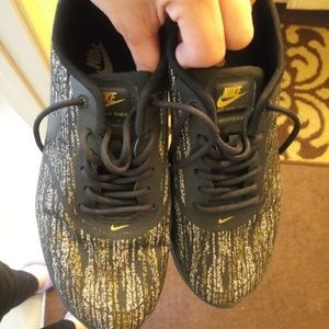 Nike sneakers size 6